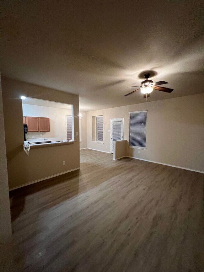Building Photo - 200 Picadilly Dr