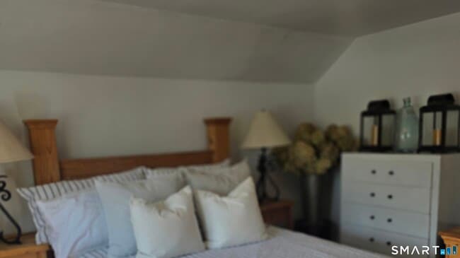 Building Photo - 84 E Main St