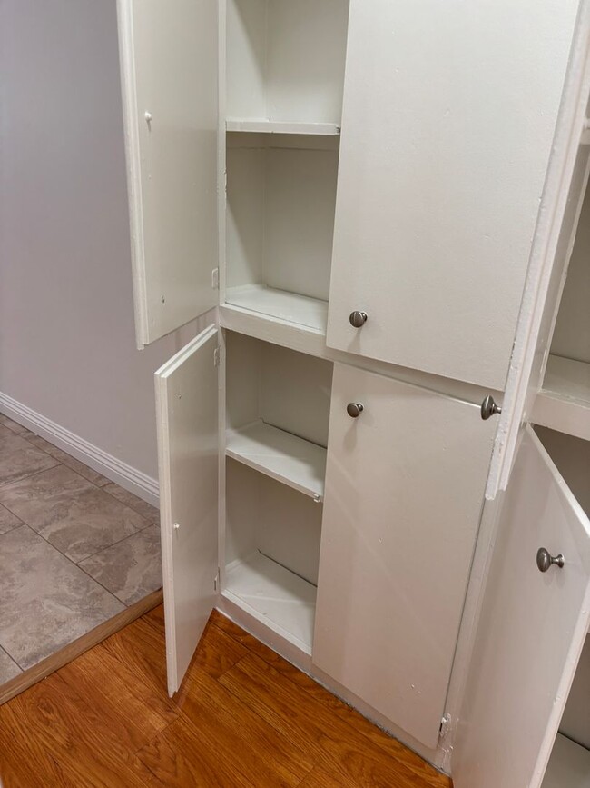 Building Photo - 1111 Tyler St