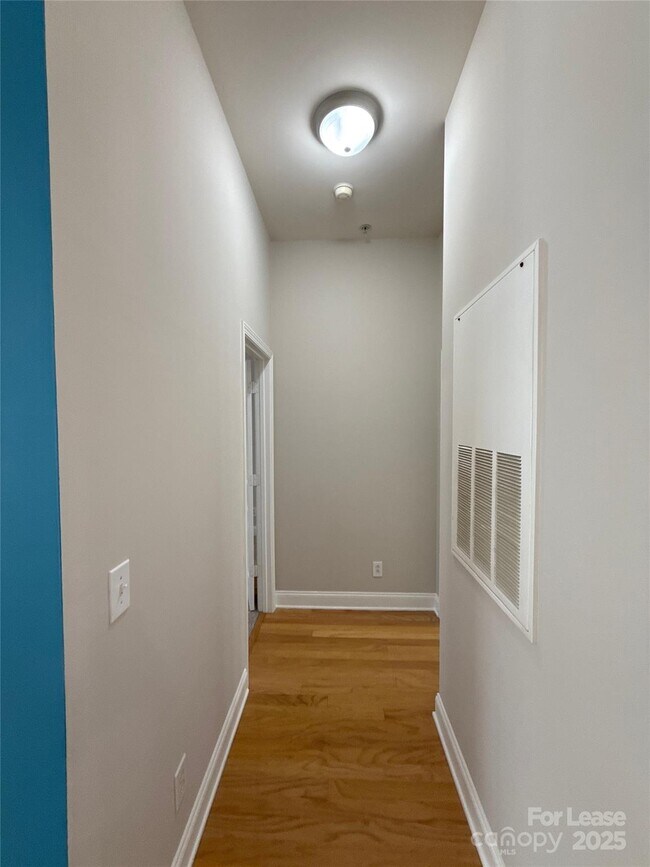 Building Photo - 739 Garden District Dr