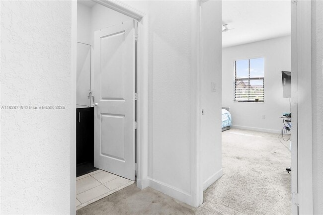 Building Photo - 1434 SW 54 Ave