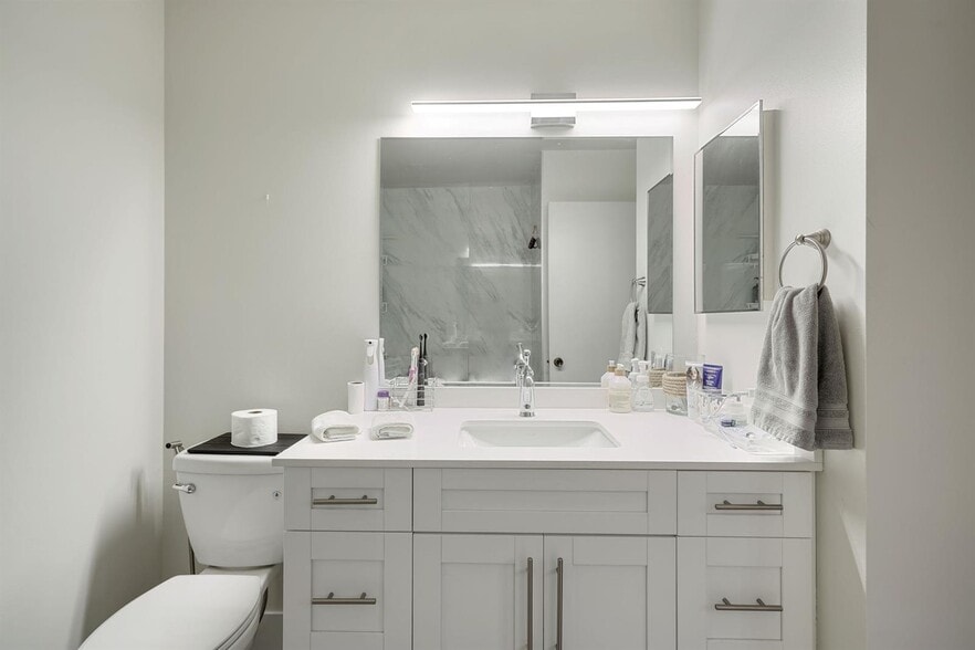 Building Photo - 3961 Adra Ave