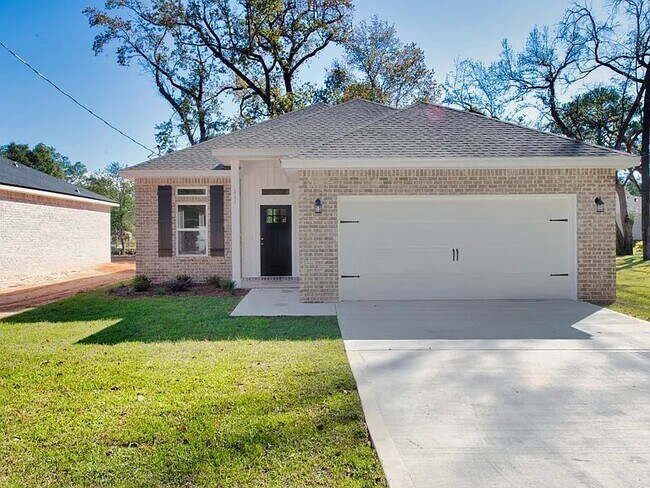Building Photo - 111 Shady Ln