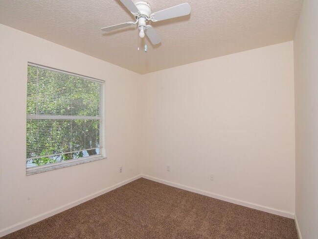 Building Photo - 4Bed/3Bath~2800 Sq Ft!~Pond View~Two Car Garage~Large Yard!