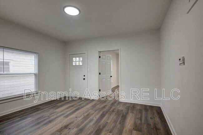 Building Photo - 510 W 3rd St