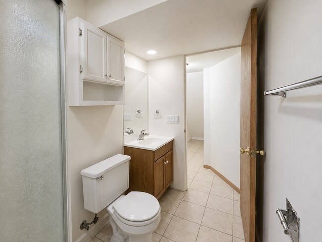 Building Photo - 625 Ellis Ave