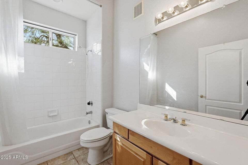 Building Photo - 1747 E Northern Ave