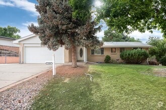 Building Photo - Vintage 5 bed Home in Green Mountain Estat...