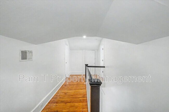 Building Photo - 1118 E Duffy St