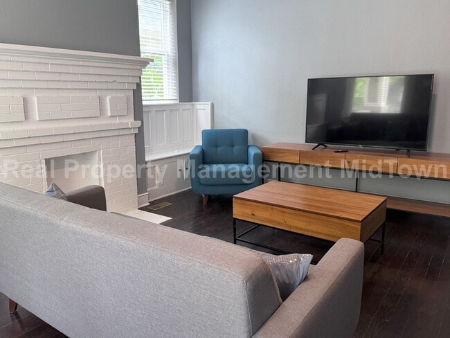 Building Photo - Live in the Heart of One of Dallas’ Most I...