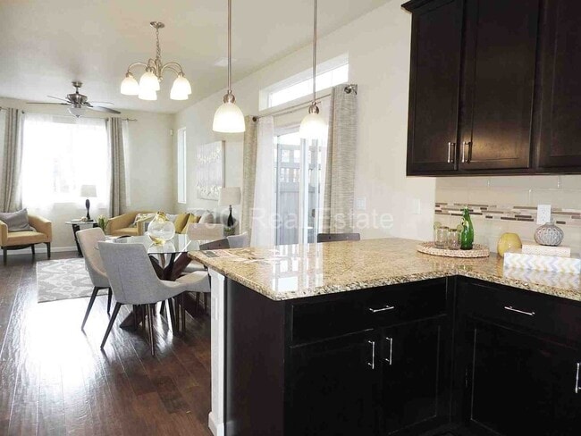 Building Photo - Central Park Town Home for Rent!