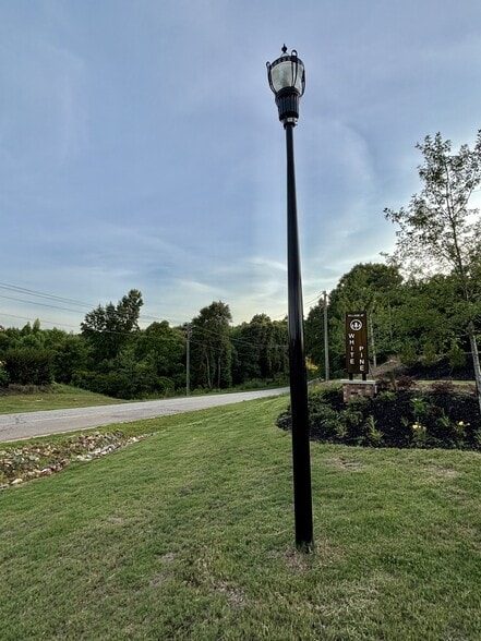 Building Photo - 702 Whitebark Dr