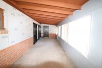 Building Photo - 3 Bedroom 2 Bathroom