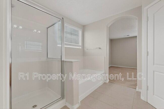 Building Photo - 2713 Violeta Cir SE