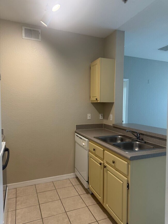 Building Photo - Condo in Resort Style Community of Legacy Dunes, Kissimmee