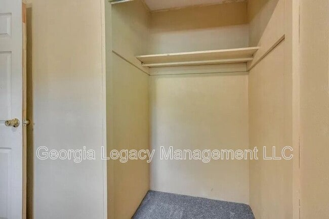 Building Photo - 65 Hughes St