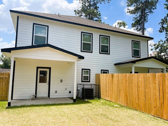Building Photo - 8235 Locksley Rd
