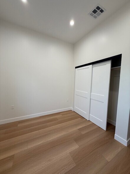 Building Photo - 8636 Aqueduct Ave