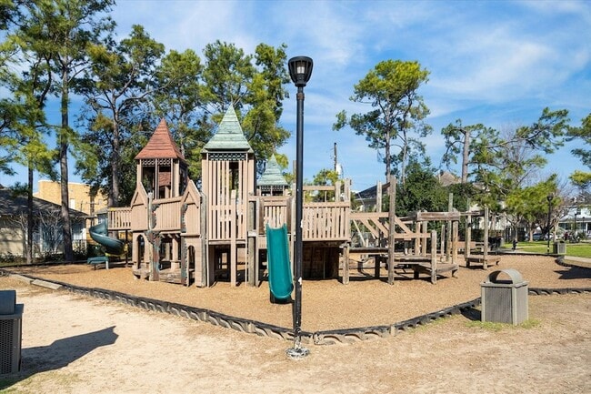 Building Photo - 1229 Heights Blvd