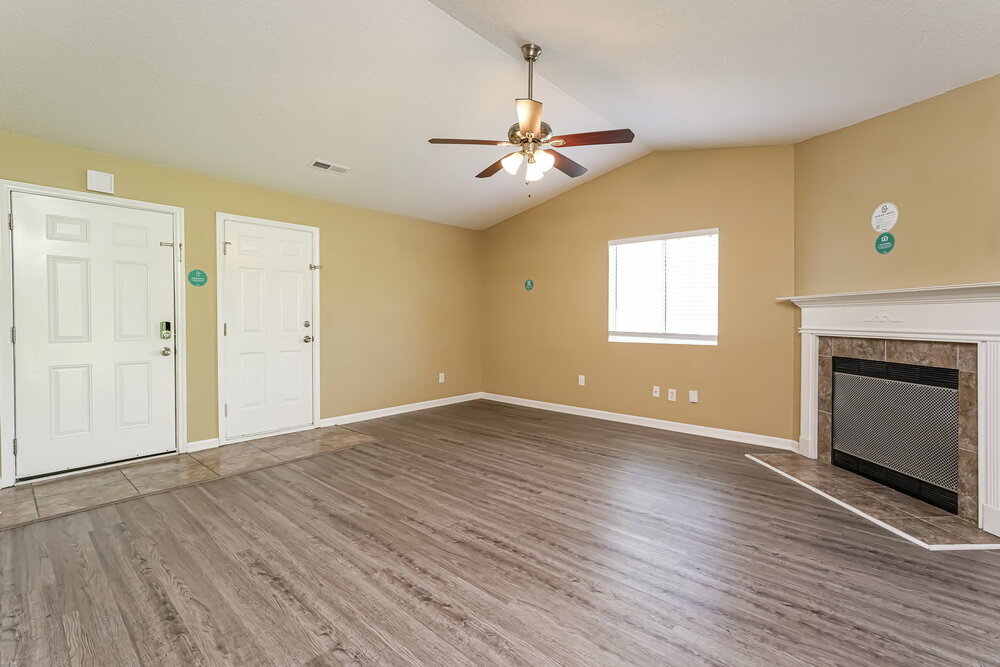 Building Photo - 2650 Stratford Lake Rd