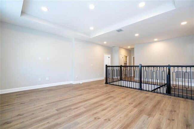 Building Photo - 5090 Shady Pnes Dr