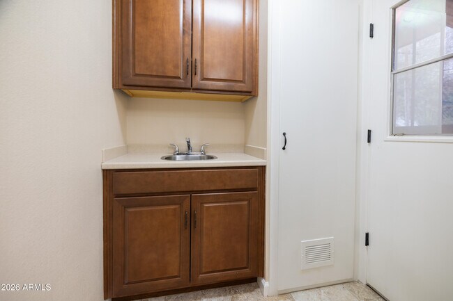 Building Photo - 10229 W Desert Hills Dr