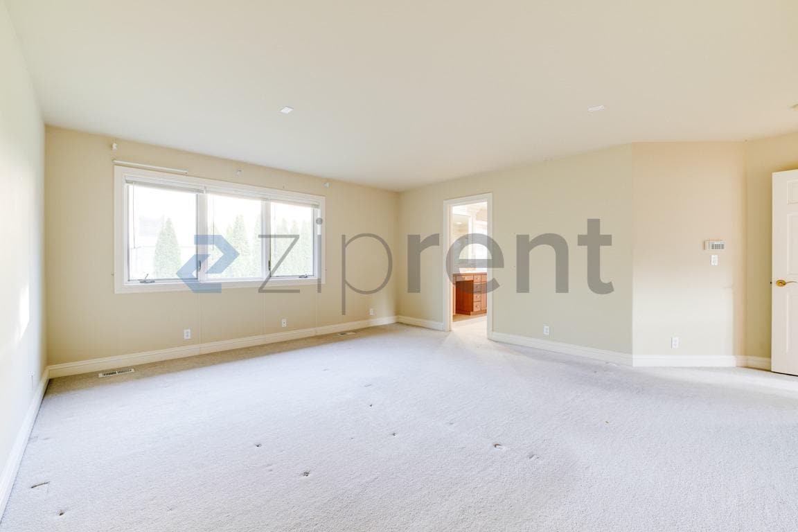 Building Photo - 16461 SE 56th Pl