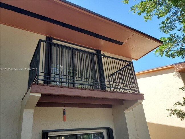 Building Photo - 408 NE 18th Ave