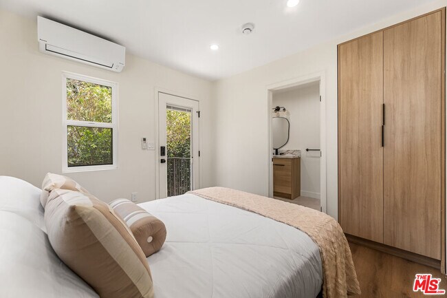 Building Photo - 266 Mabery Rd