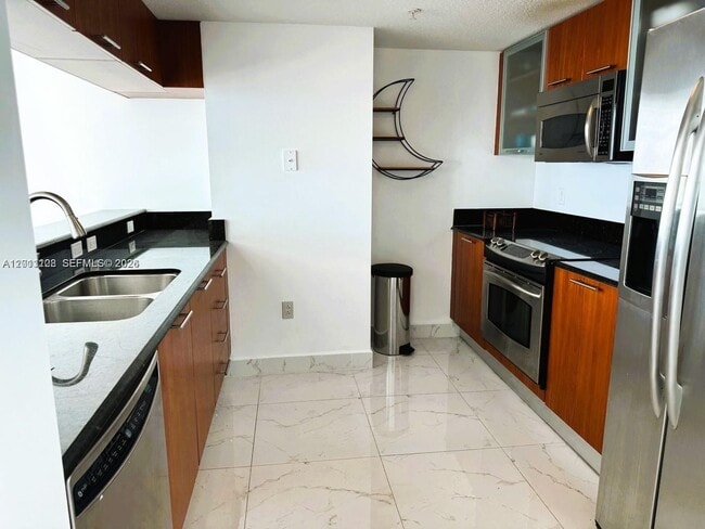 Building Photo - 1800 N Bayshore Dr