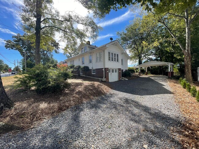 Building Photo - Updated 3/2 House in Old East Rome $1,895