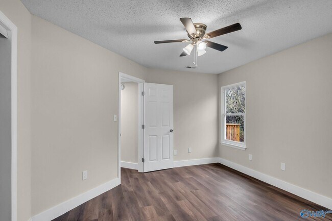 Building Photo - 213 Rebecca Pines Dr