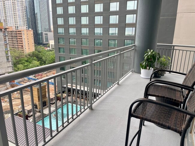 Balcony - 603 Davis St