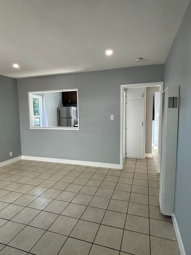 Building Photo - 8933 Elizabeth Ave