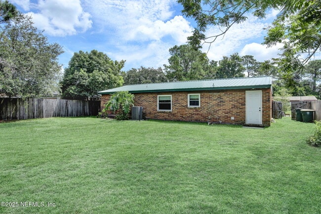 Building Photo - 2214 Luana Dr E