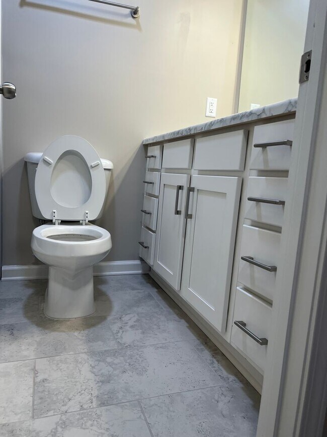 Building Photo - 2BD/2BA Condo located on the Germantown/Memphis Line!