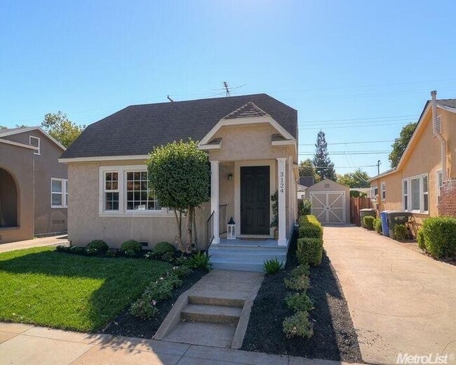 Primary Photo - Stylishly Updated 2 Bed Home in Prime Midt...