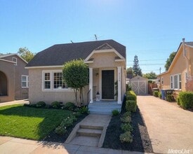 Building Photo - Stylishly Updated 2 Bed Home in Prime Midt...