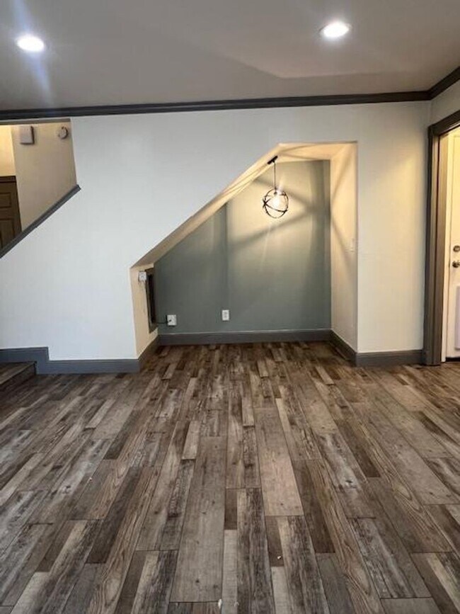 Building Photo - FAIR OAKS BEAUTY WITH POOL, SPA & SOLAR!!