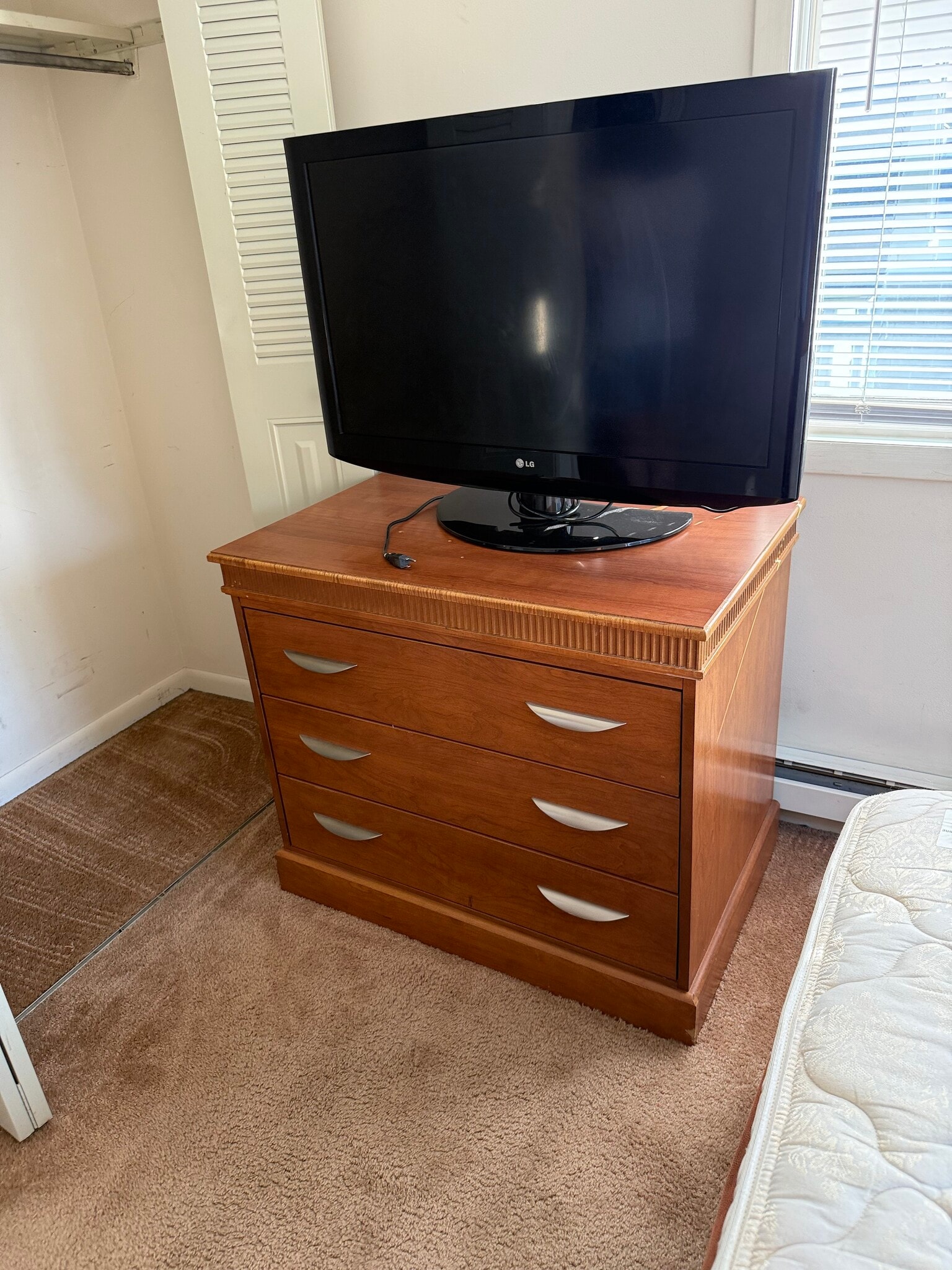 Bedroom Dresser - 926 Washington Blvd