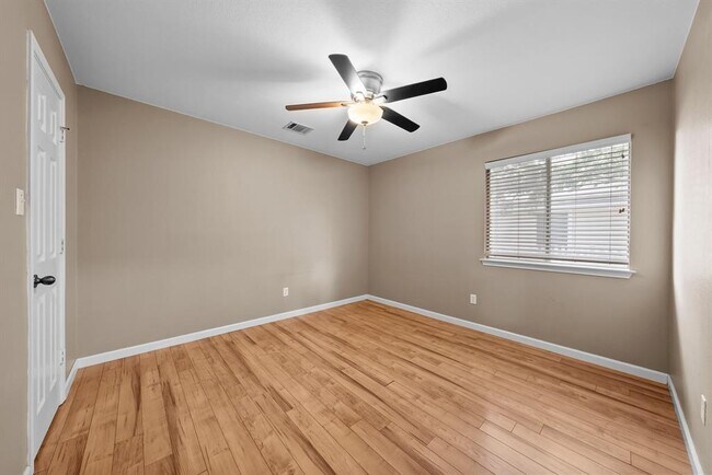 Building Photo - 298 Hogan