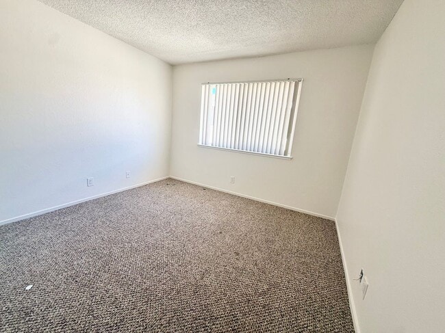 Building Photo - 2205 Palisade Ave