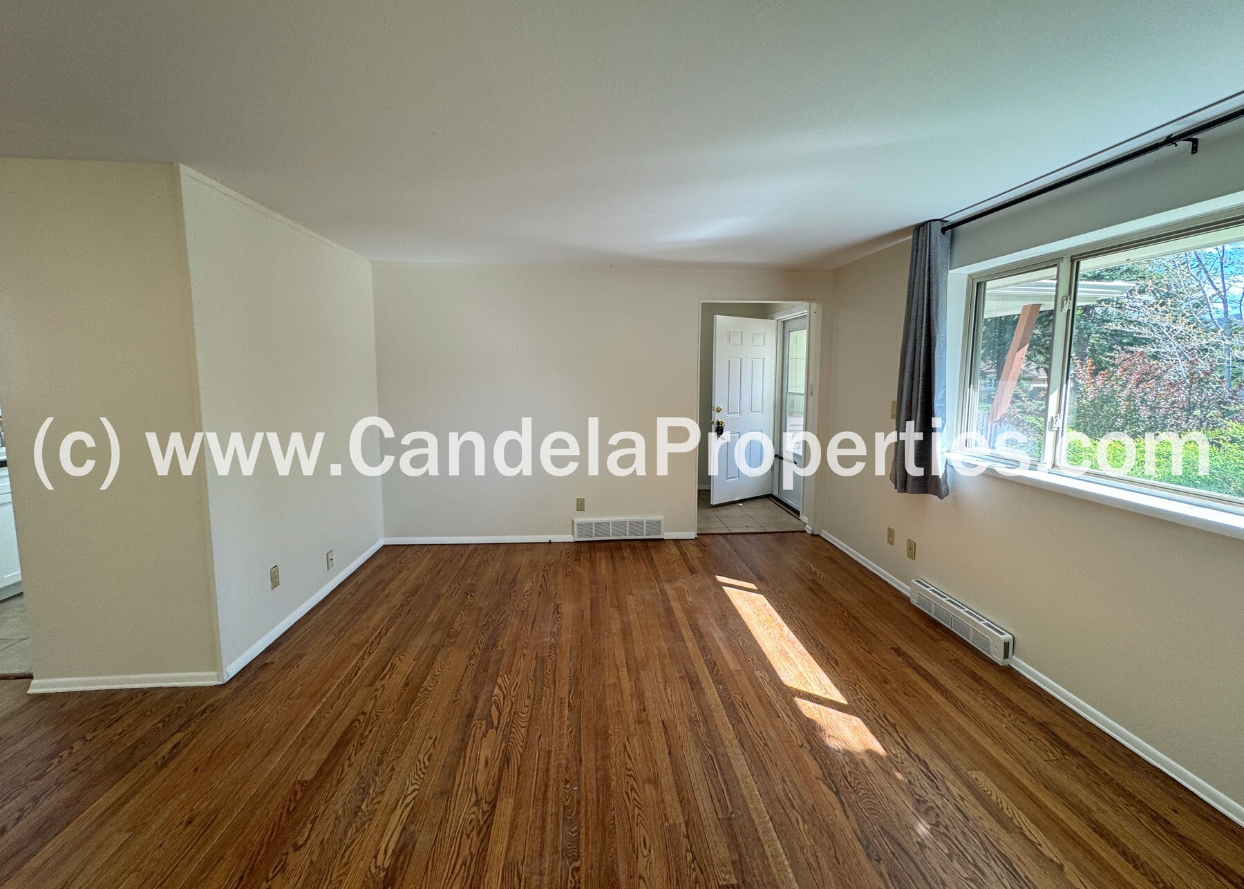 Building Photo - 1021 Adams Dr