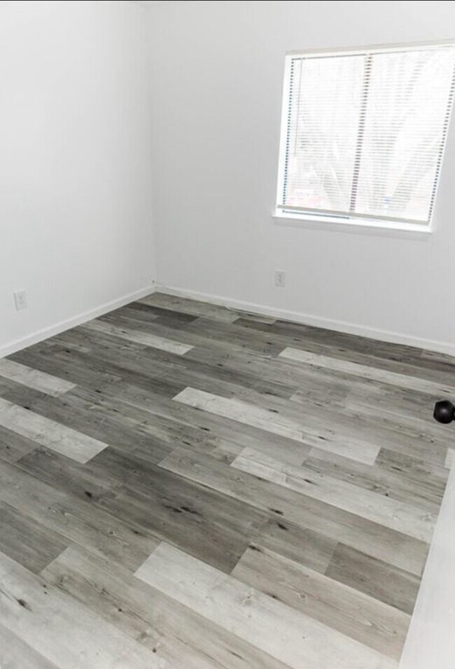 Building Photo - Condo - furnished private bedroom with shared bathroom