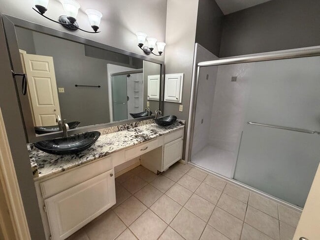 Building Photo - 5913 Shanghai Pierce Rd