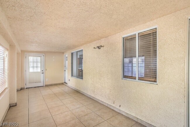 Building Photo - Gated Community, 1-Story, 3 Bedrooms Home ...