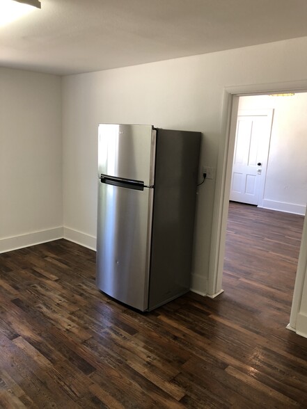 Eat- in Kitchen Area - 205 N Mesa Verde Ave