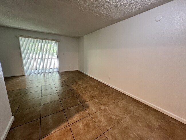 Building Photo - 138 Lewfield Cir