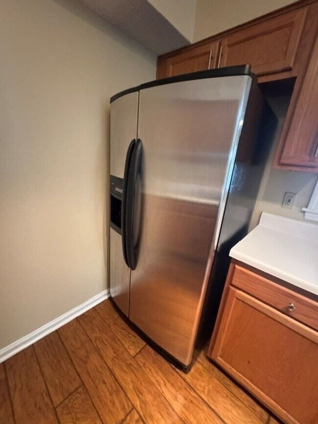 Building Photo - *** $200 OFF FIRST MONTH RENT ***