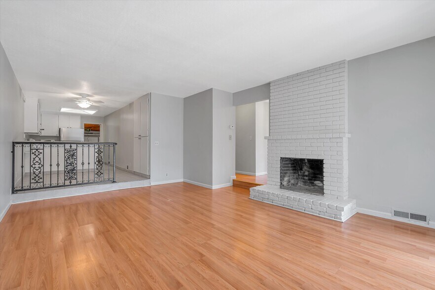 Building Photo - 30079 Vanderbilt St